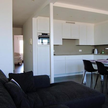 Modern Appartement Op De Zeedijk Met 2 Slaapkamers Te Oostende Exteriör bild