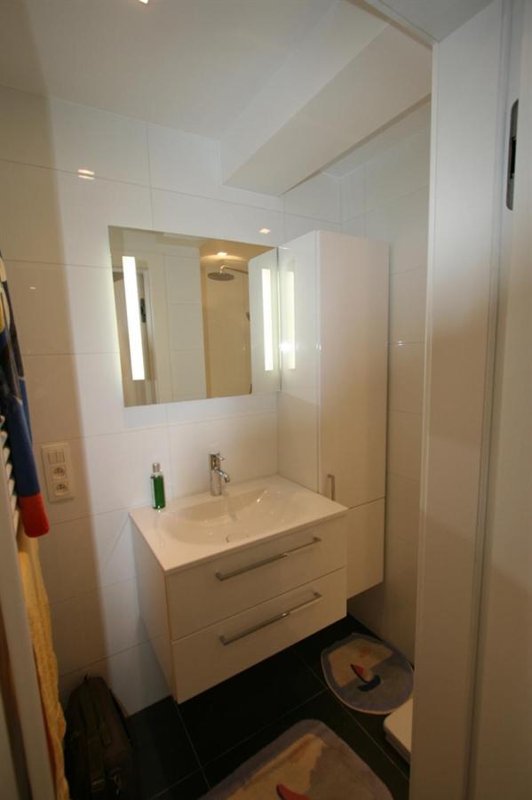 Modern Appartement Op De Zeedijk Met 2 Slaapkamers Te Oostende Exteriör bild