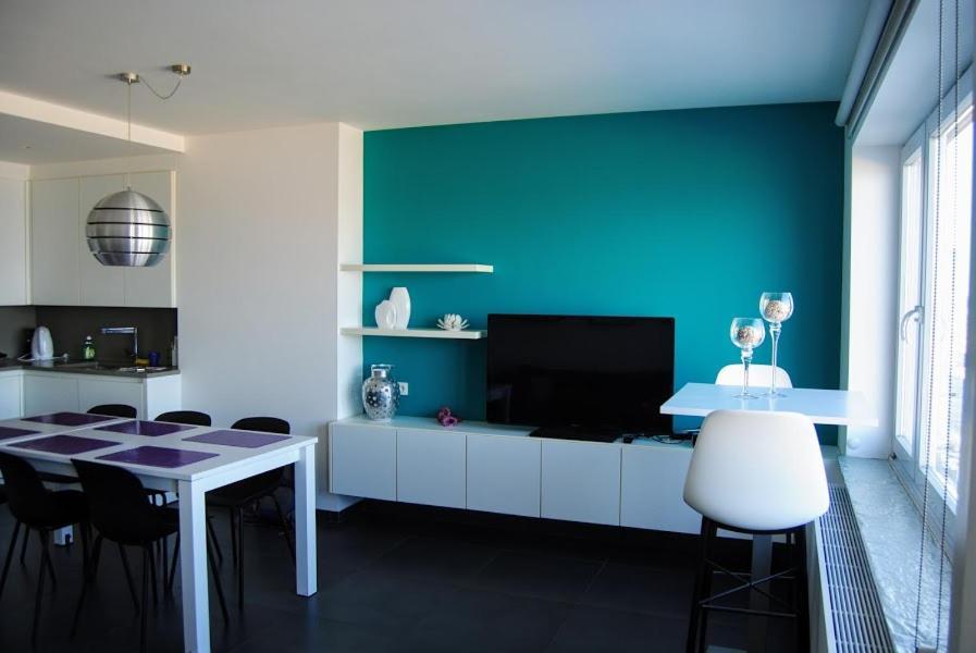 Modern Appartement Op De Zeedijk Met 2 Slaapkamers Te Oostende Exteriör bild